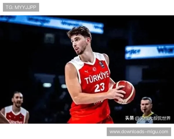 申京领衔联盟一流中锋行列 上赛季场均19.1分10.3板4.9助表现抢眼